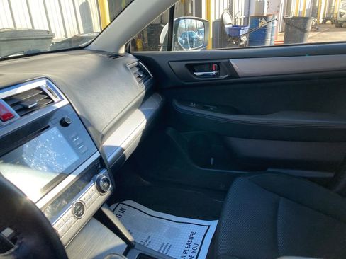 Used 2017 Subaru Outback 2.5i Premium image 16