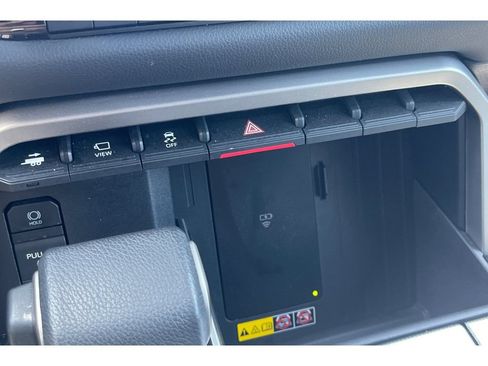 Used 2025 Toyota Sequoia Limited w/ Tow Technology Package AWD/4WD image 29