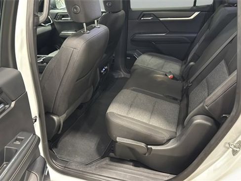 Used 2025 GMC Acadia Elevation image 38