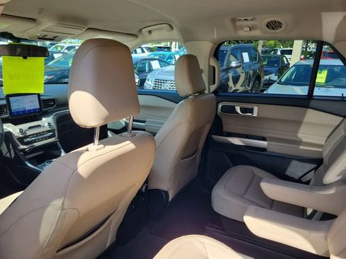Used 2022 Ford Explorer XLT w/ Equipment Group 202A AWD/4WD image 26