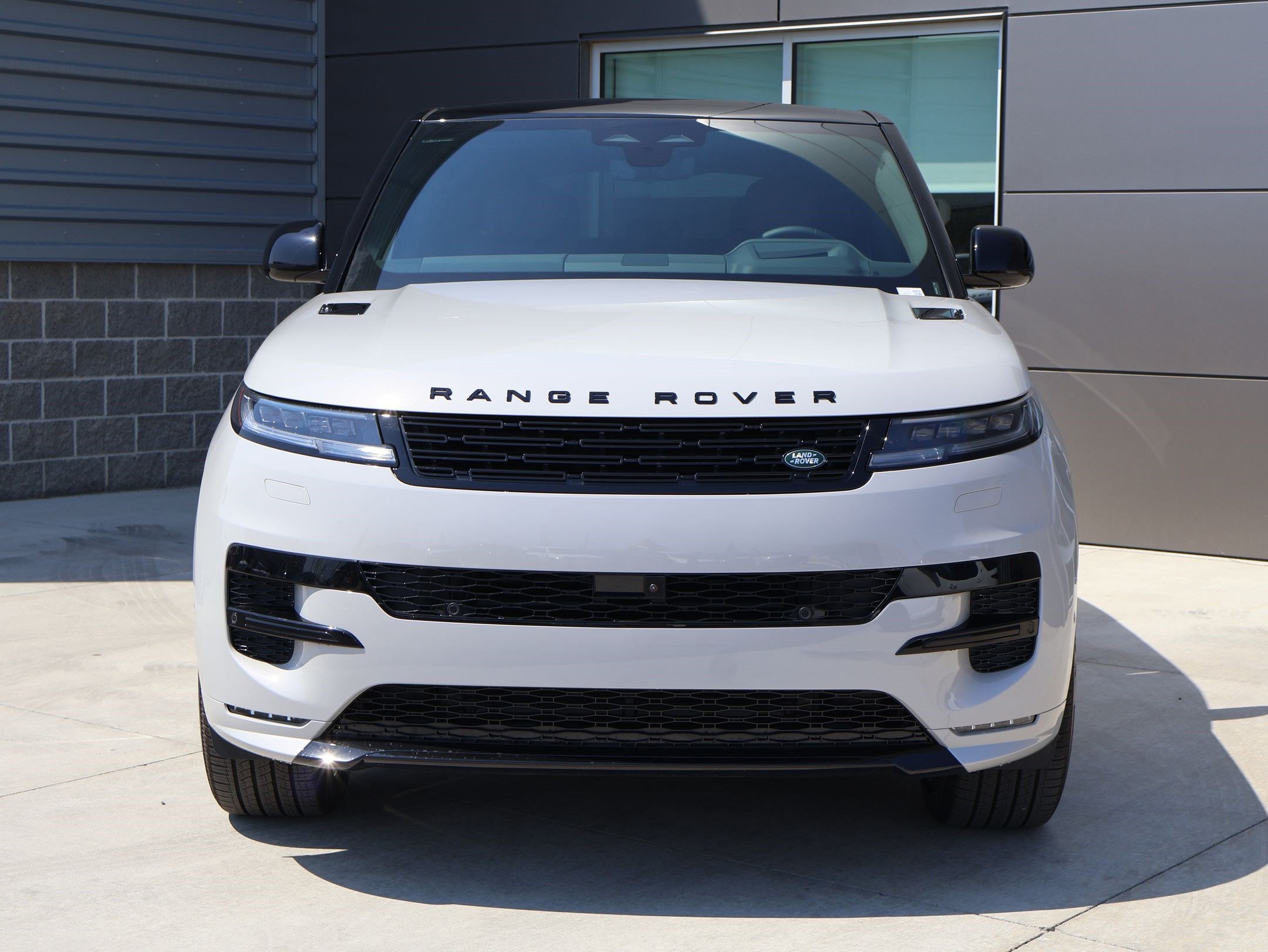 New 2026 Land Rover Range Rover Sport Dynamic SE AWD/4WD image 2
