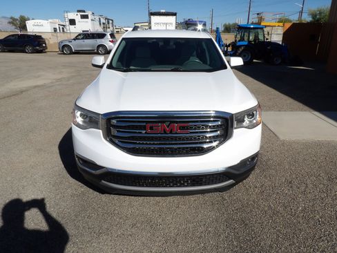 Used 2018 GMC Acadia SLE w/ Driver Alert Package I FWD image 3