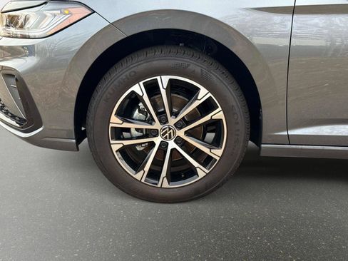 Used 2025 Volkswagen Jetta Sport image 9