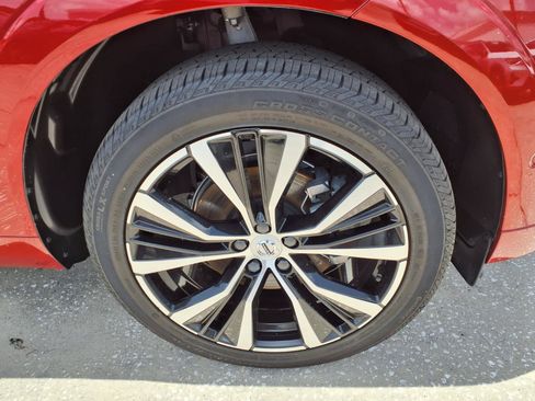 Certified 2024 Volvo XC60 B5 Plus AWD/4WD image 9