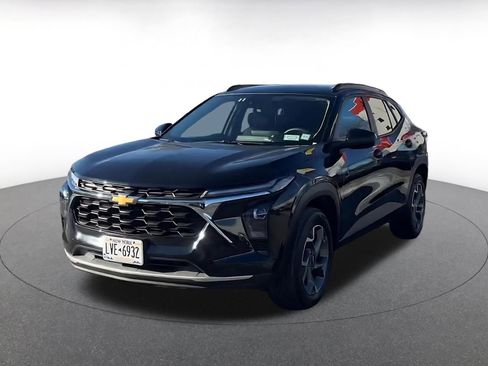 Used 2025 Chevrolet Trax LT image 4