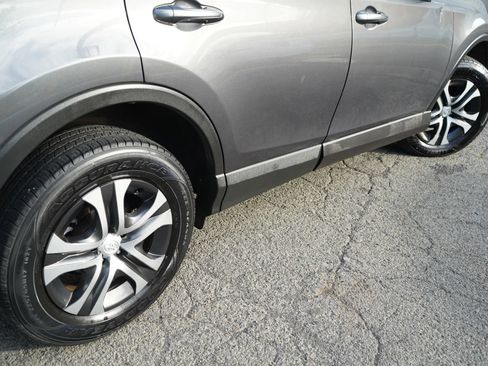 Used 2016 Toyota RAV4 LE FWD image 7
