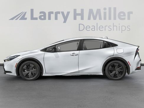 Used 2026 Toyota Prius Plug-In Hybrid image 3