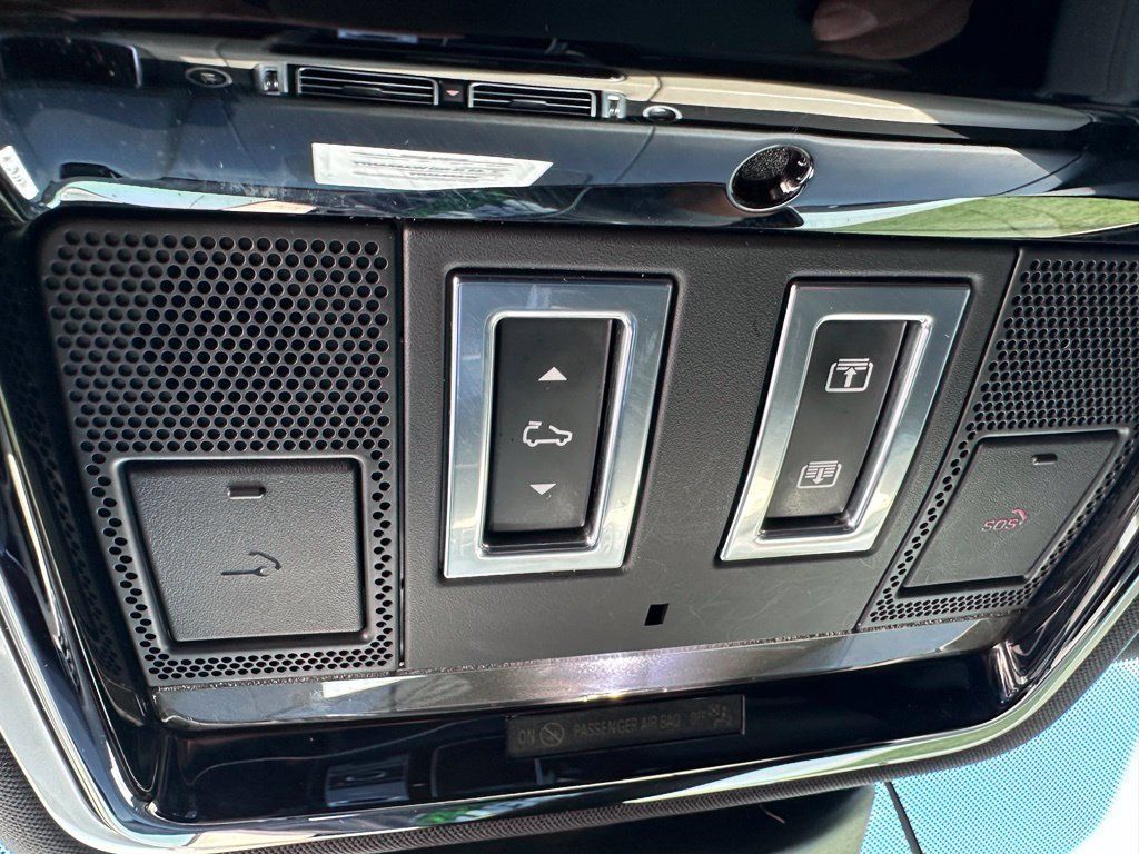 Used 2020 Land Rover Range Rover HSE AWD/4WD image 13