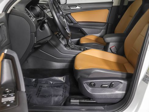 Used 2019 Volkswagen Tiguan SE w/ Panoramic Sunroof Package image 26