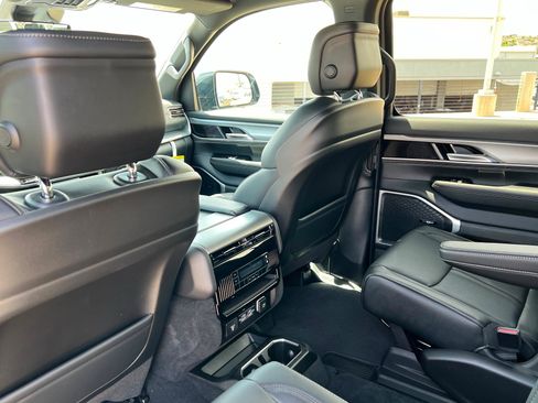 New 2026 Jeep Grand Wagoneer 4WD w/ Premium Group I image 19