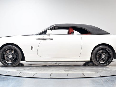 Used 2017 Rolls-Royce Dawn RWD image 36