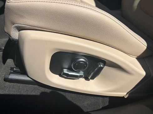 Used 2020 Jaguar F-PACE Prestige image 16