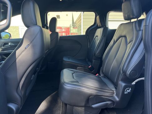 New 2026 Chrysler Pacifica Select w/ S Appearance Package AWD/4WD image 24