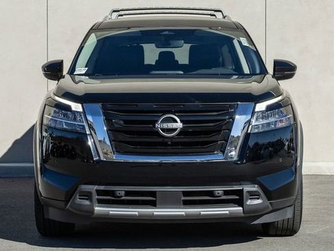 Used 2023 Nissan Pathfinder SL image 2