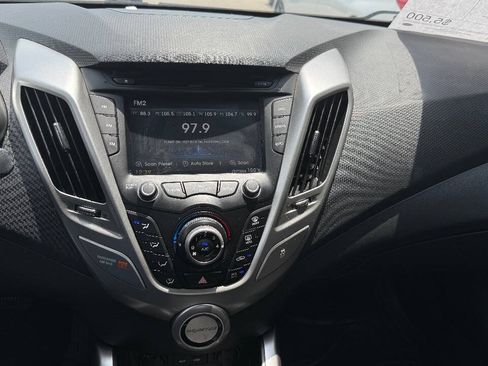 Used 2016 Hyundai Veloster FWD image 14