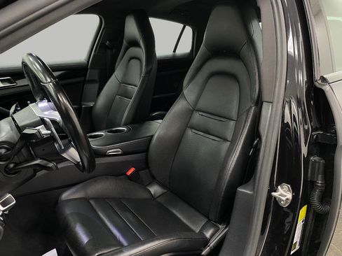 Used 2018 Porsche Panamera image 6