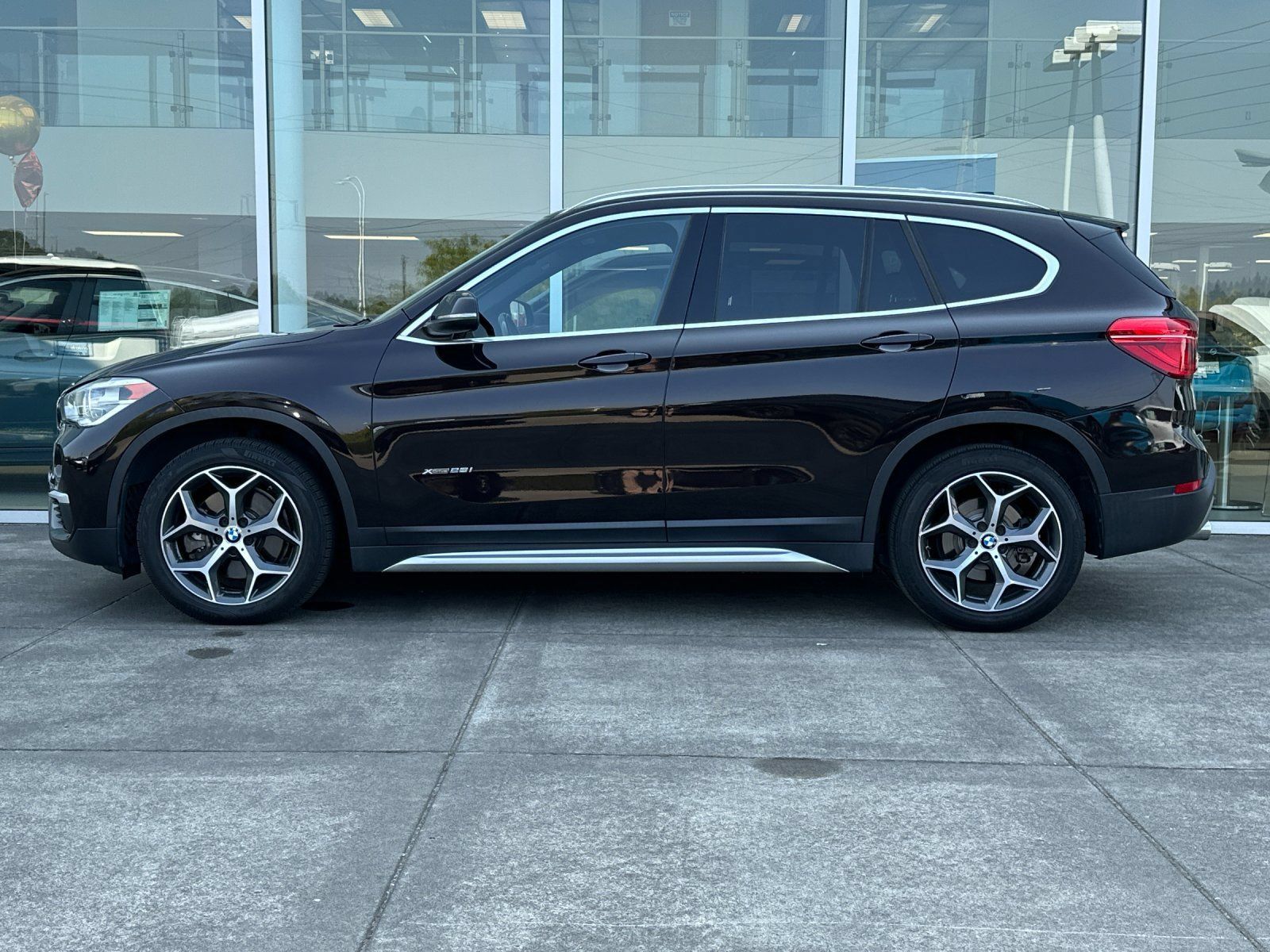 Used 2018 BMW X1 xDrive28i AWD/4WD image 6