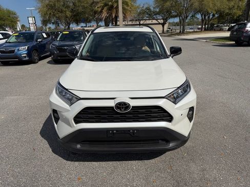 Used 2021 Toyota RAV4 XLE Premium image 14