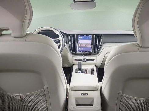 Certified 2025 Volvo XC60 B5 Plus w/ Protection Package Premier image 18