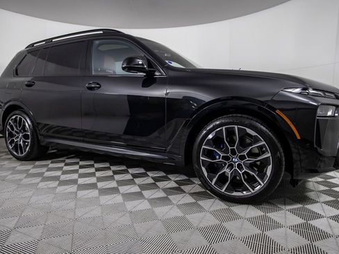 Used 2025 BMW X7 M60i image 3