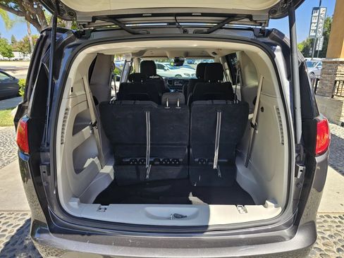 Used 2023 Chrysler Voyager LX FWD image 17