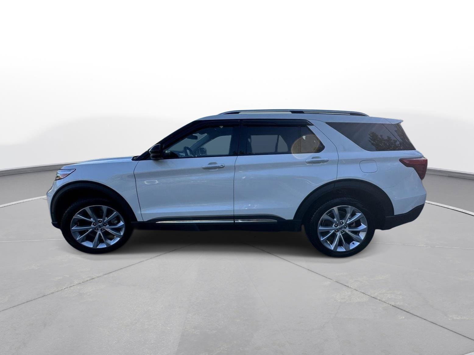 Used 2022 Ford Explorer Platinum w/ Premium Technology Package AWD/4WD image 8