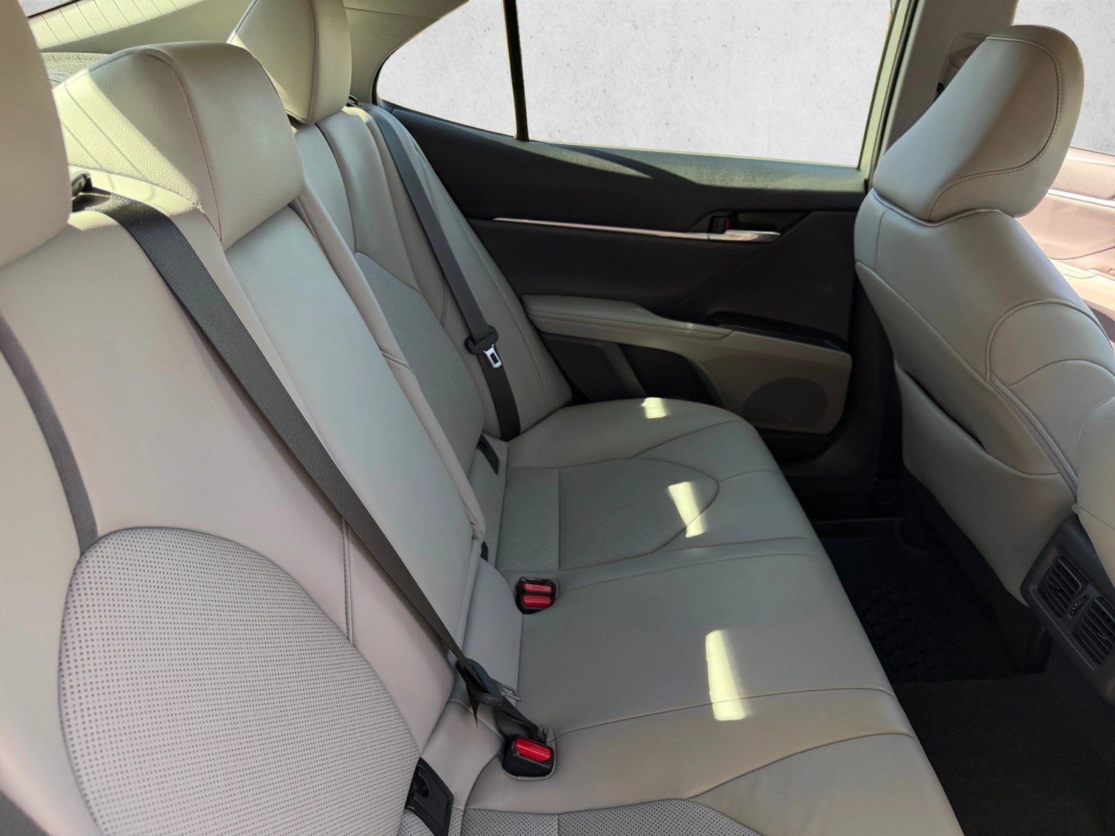 Used 2022 Toyota Camry XLE AWD/4WD image 25