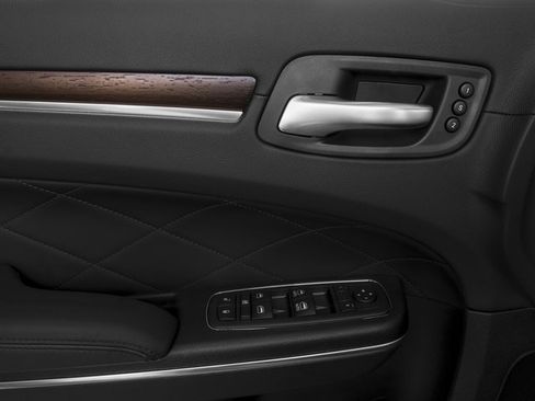 Used 2017 Chrysler 300 C Platinum w/ Safetytec Plus Group AWD/4WD image 20