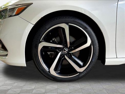 Used 2018 Honda Accord Sport image 31