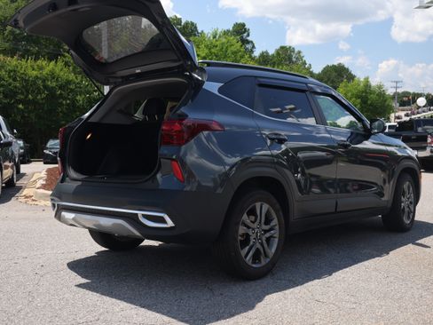 Used 2023 Kia Seltos S FWD image 5
