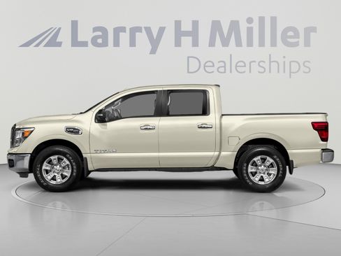 Used 2019 Nissan Titan SV w/ SV Convenience Package AWD/4WD image 3