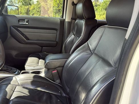 Used 2009 HUMMER H3T AWD/4WD image 16