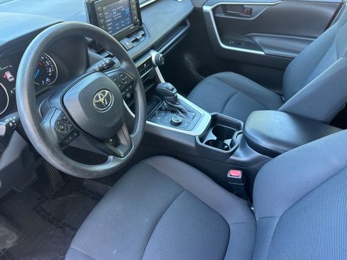 Used 2020 Toyota RAV4 LE w/ Carpet Mat Package AWD/4WD image 4