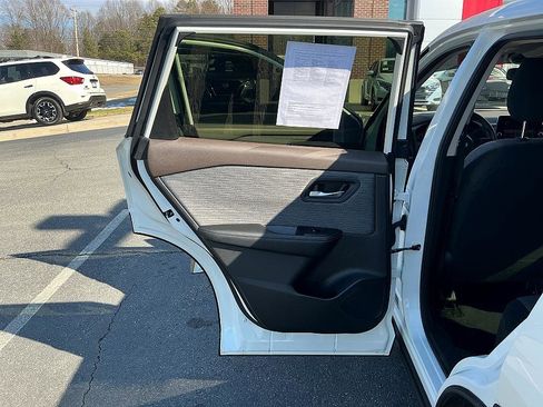 Certified 2023 Nissan Rogue SV image 22