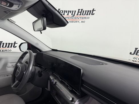 Used 2025 Hyundai Kona SEL image 27