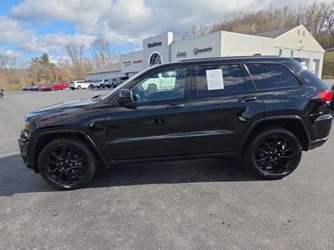 Certified 2022 Jeep Grand Cherokee Laredo X AWD/4WD image 7