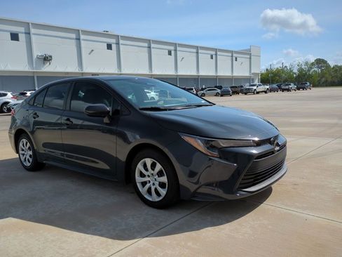 Used 2024 Toyota Corolla LE image 3