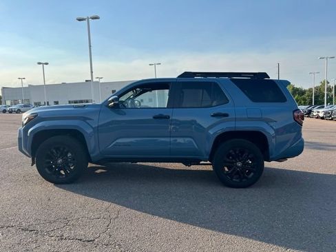 Used 2025 Toyota 4Runner Limited AWD/4WD image 2