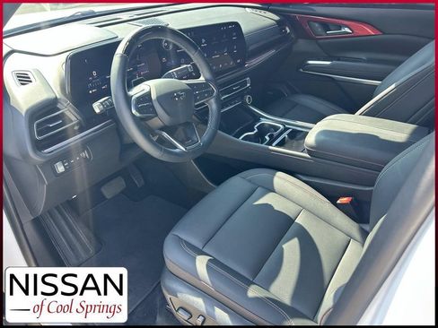 Used 2024 Chevrolet Traverse Z71 w/ Enhanced Driving Package AWD/4WD image 16