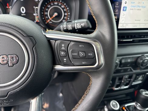 Used 2025 Jeep Wrangler Unlimited Sahara AWD/4WD image 19