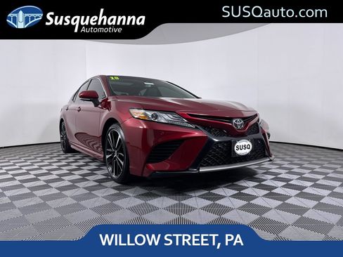 Used 2018 Toyota Camry XSE FWD image 1