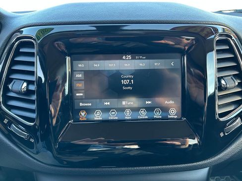 Used 2019 Jeep Compass Latitude image 10