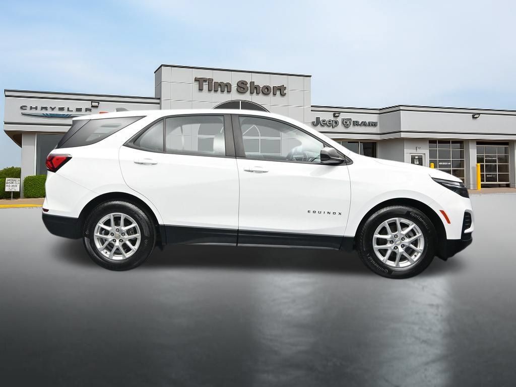 Used 2022 Chevrolet Equinox LS w/ LPO, Floor Liner Package FWD image 6
