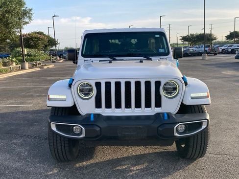 Used 2022 Jeep Wrangler Unlimited Sahara AWD/4WD image 2