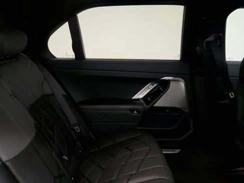 Used 2025 BMW i7 xDrive60 w/ Executive Package RWD image 39