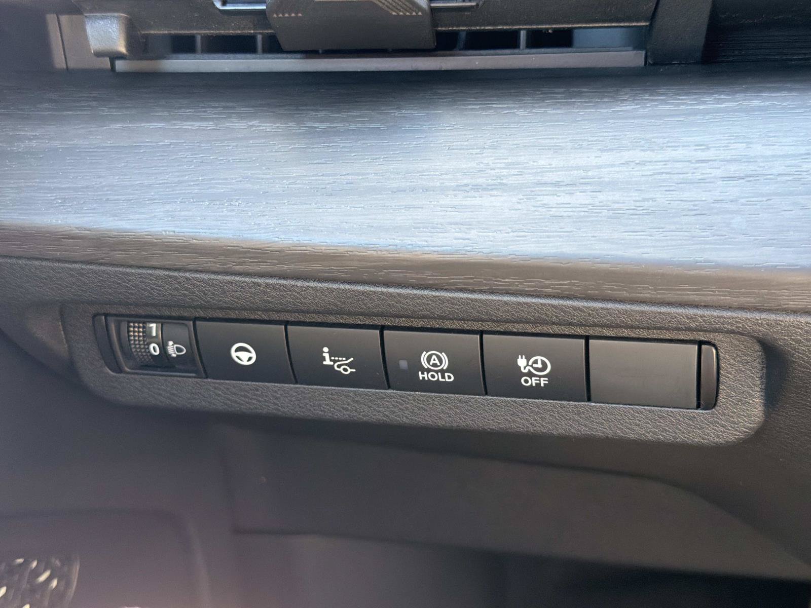 Used 2025 Nissan Ariya AWD image 29