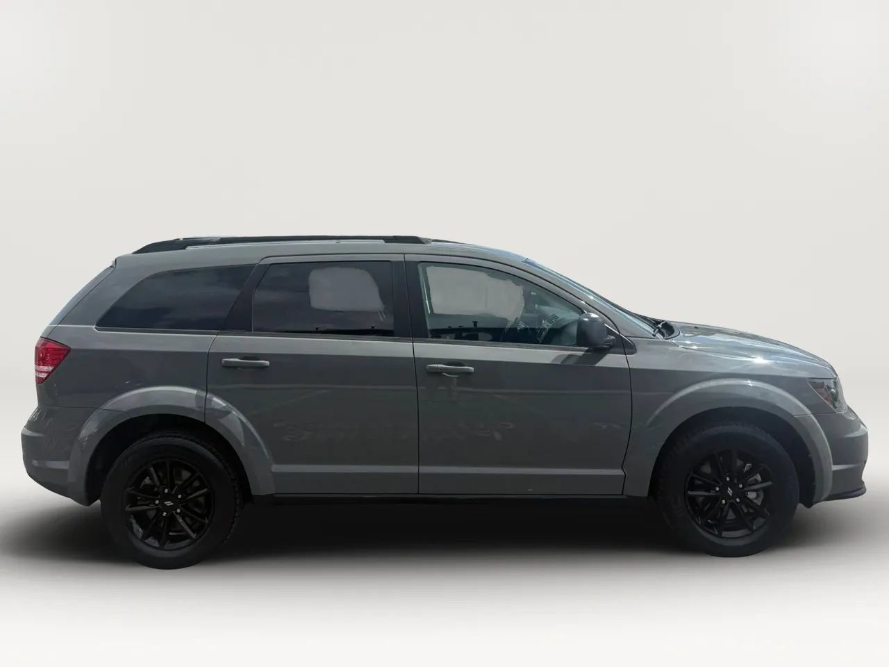 Used 2020 Dodge Journey SE w/ Blacktop Package FWD image 2