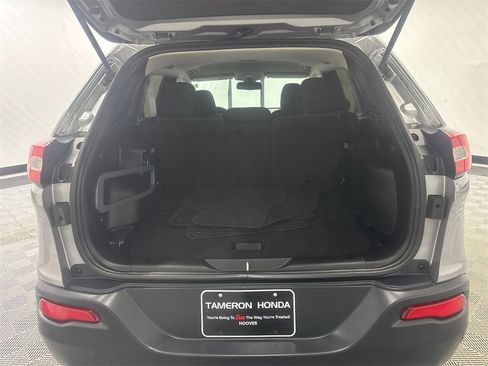 Used 2016 Jeep Cherokee Sport image 19