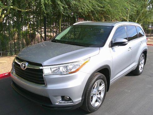 Used 2015 Toyota Highlander Limited image 3