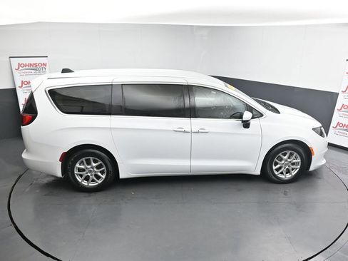 Used 2022 Chrysler Voyager LX image 31